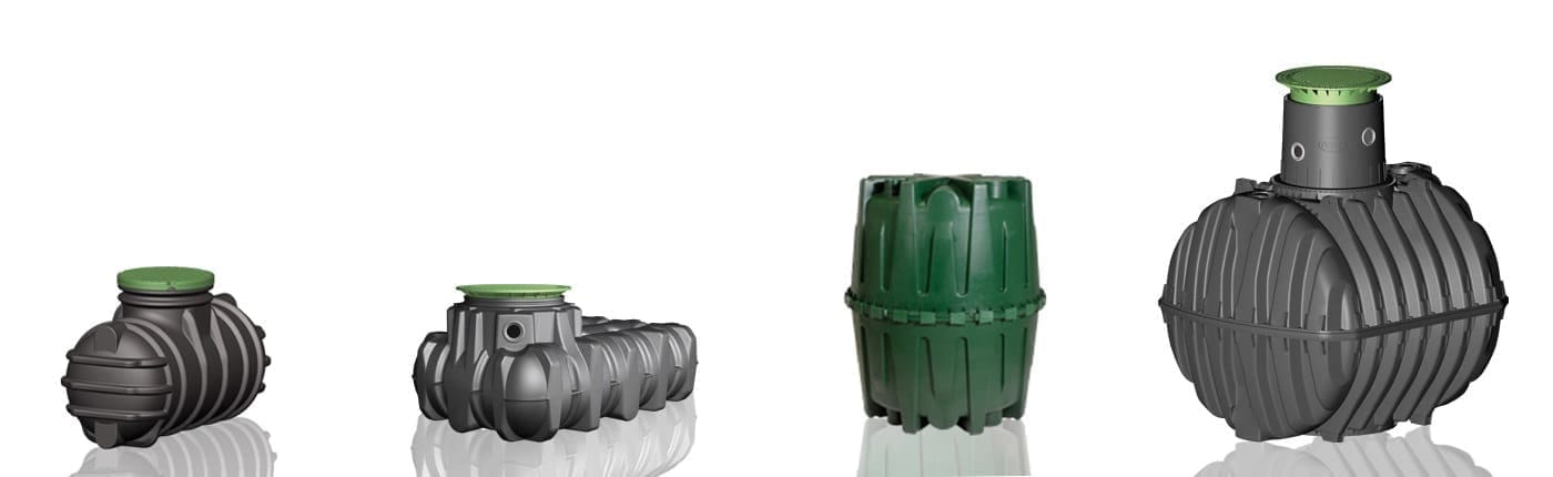 Vier ondergrondse GRAF-regenwatertanks naast elkaar: twee vlakke Platin-tanks, een groene Carat S en een grote Carat met telescopische koepel