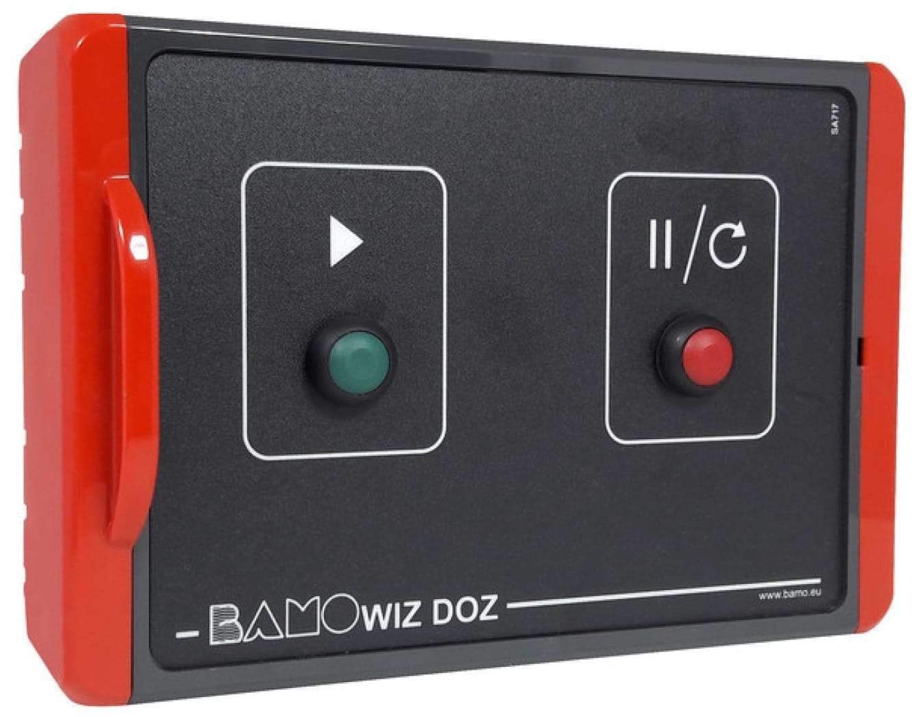 Bedieningspaneel van de BAMOWIZ DOZ met groene startknop en rode pauzeknop in een rode behuizing