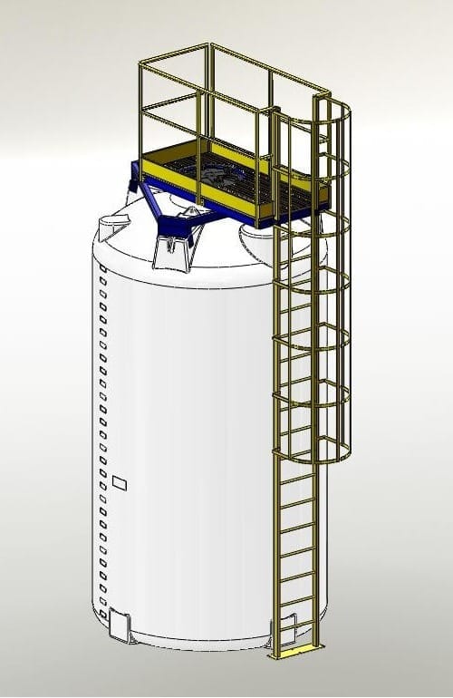 Tekening van een ronde kunststof tank met een geel loopbordes op de kop en een gele kooiladder ernaast tot aan het bordes
