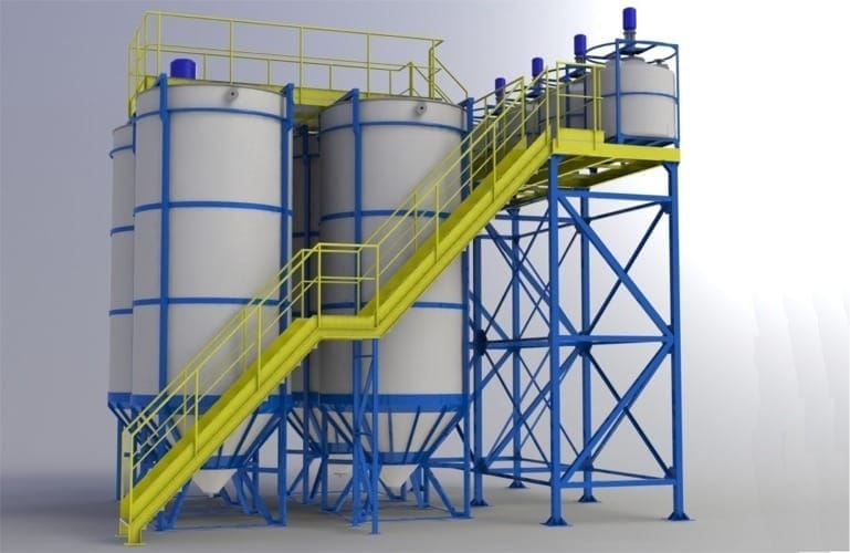 Weergave van een tankopstelling: witte staande tanks met conische bodem in een blauw stalen frame, met gele bordestrap